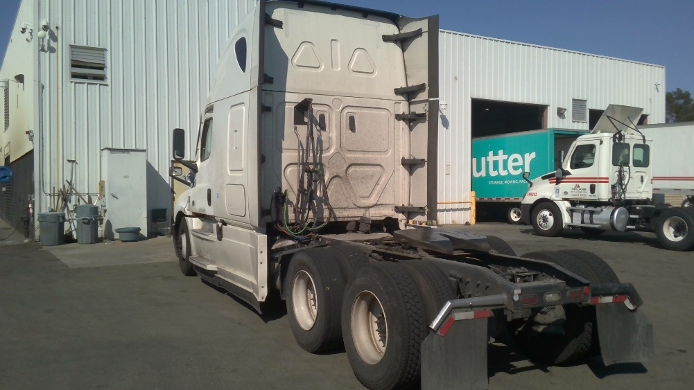 Used 2022 Freightliner Cascadia - photo 7