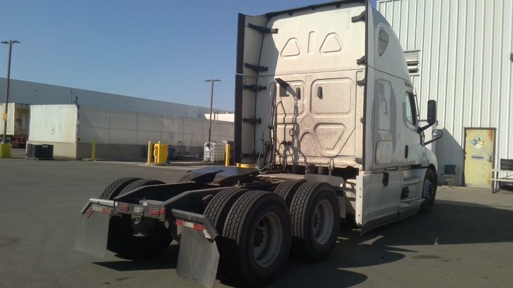 Used 2022 Freightliner Cascadia - photo 8