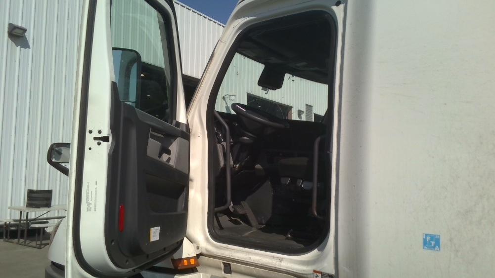 Used 2022 Freightliner Cascadia - photo 10