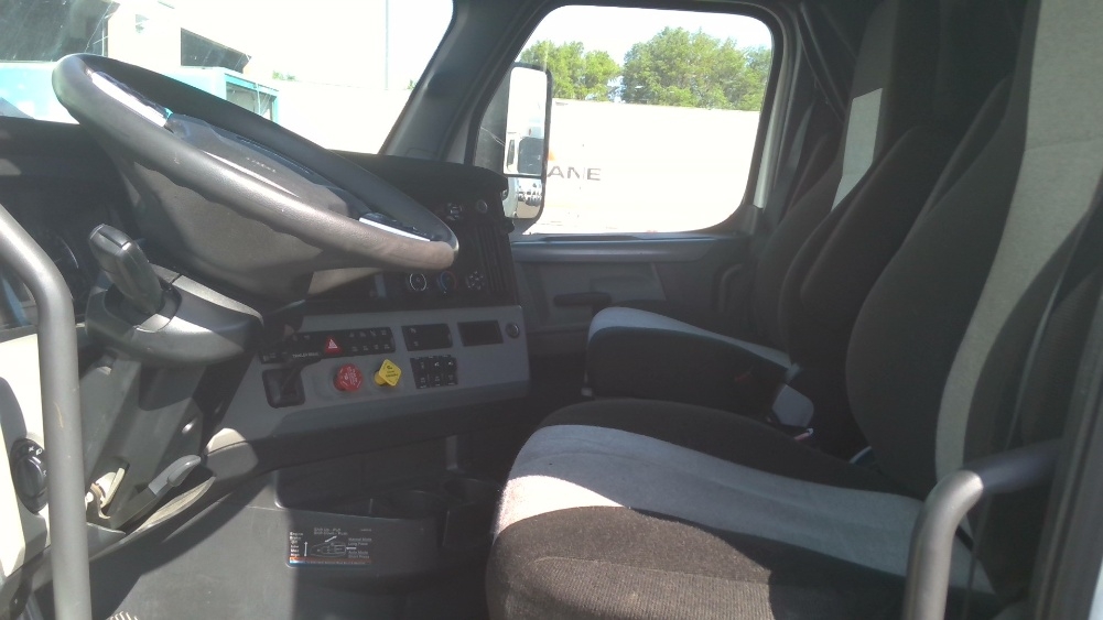Used 2022 Freightliner Cascadia - photo 11