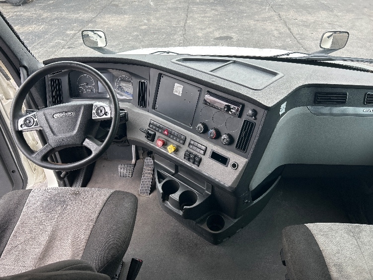 Used 2022 Freightliner Cascadia - photo 14