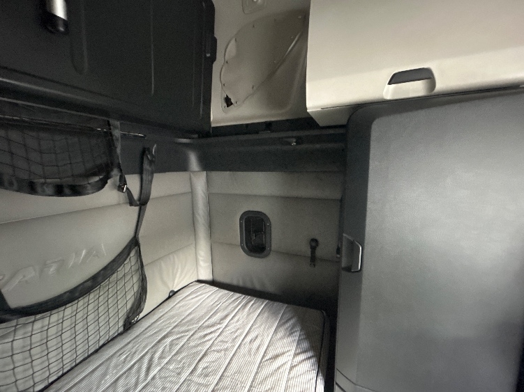 Used 2022 Freightliner Cascadia - photo 20