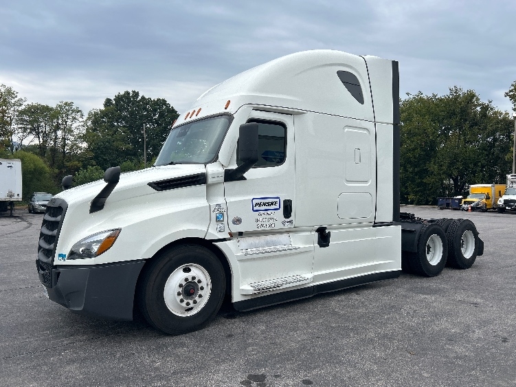 Used 2022 Freightliner Cascadia - photo 5