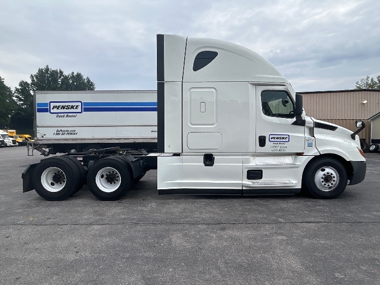Used 2022 Freightliner Cascadia - photo 10