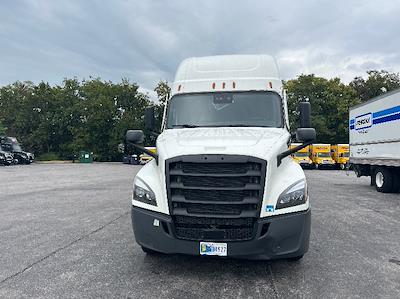 Used 2022 Freightliner Cascadia Detroit DD15AT Semi Truck with Sleeper Cab for sale #394232 - photo 2