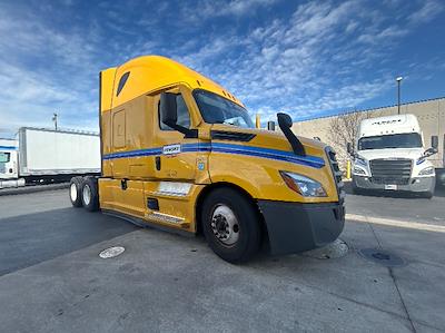 Used 2022 Freightliner Cascadia - photo 1