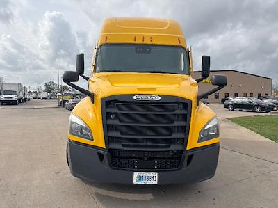 Used 2022 Freightliner Cascadia Detroit DD15AT Semi Truck with Sleeper Cab for sale #394256 - photo 2