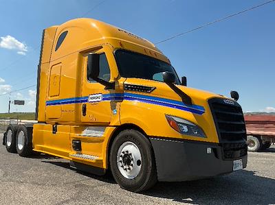 Used 2022 Freightliner Cascadia Detroit DD15AT Semi Truck with Sleeper Cab for sale #394257 - photo 1