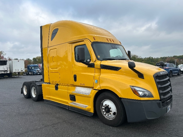 Used 2022 Freightliner Cascadia - photo 1
