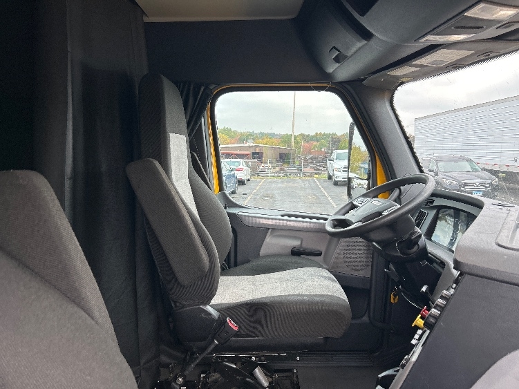 Used 2022 Freightliner Cascadia - photo 17
