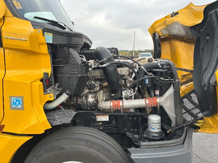 Used 2022 Freightliner Cascadia - photo 22