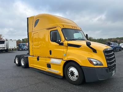 Used 2022 Freightliner Cascadia Detroit DD15AT Semi Truck with Sleeper Cab for sale #394259 - photo 1