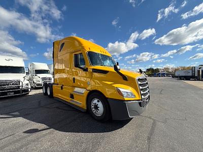 Used 2022 Freightliner Cascadia Detroit DD15AT Semi Truck with Sleeper Cab for sale #394263 - photo 1