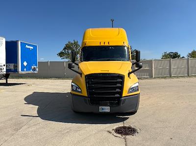 Used 2022 Freightliner Cascadia Detroit DD15AT Semi Truck with Sleeper Cab for sale #394264 - photo 2