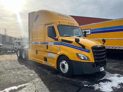 Used 2022 Freightliner Cascadia Detroit DD15AT Semi Truck with Sleeper Cab for sale #394270 - photo 1