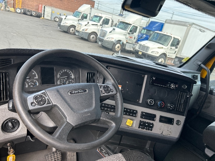 Used 2022 Freightliner Cascadia - photo 13