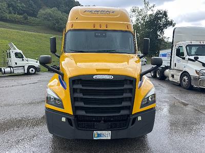 Used 2022 Freightliner Cascadia Detroit DD15AT Semi Truck with Sleeper Cab for sale #394284 - photo 2