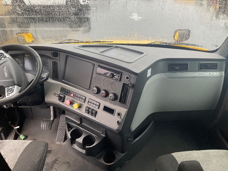 Used 2022 Freightliner Cascadia - photo 14