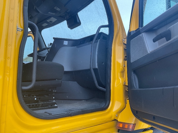 Used 2022 Freightliner Cascadia - photo 15