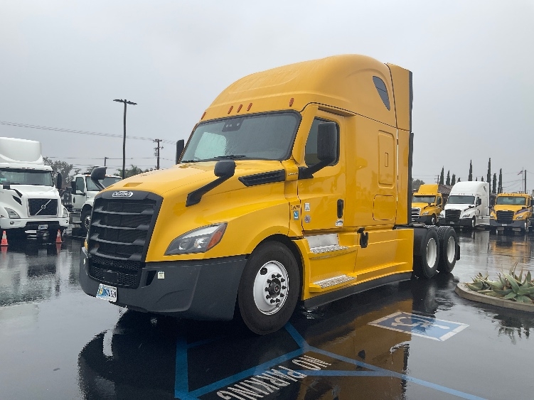 Used 2022 Freightliner Cascadia - photo 5