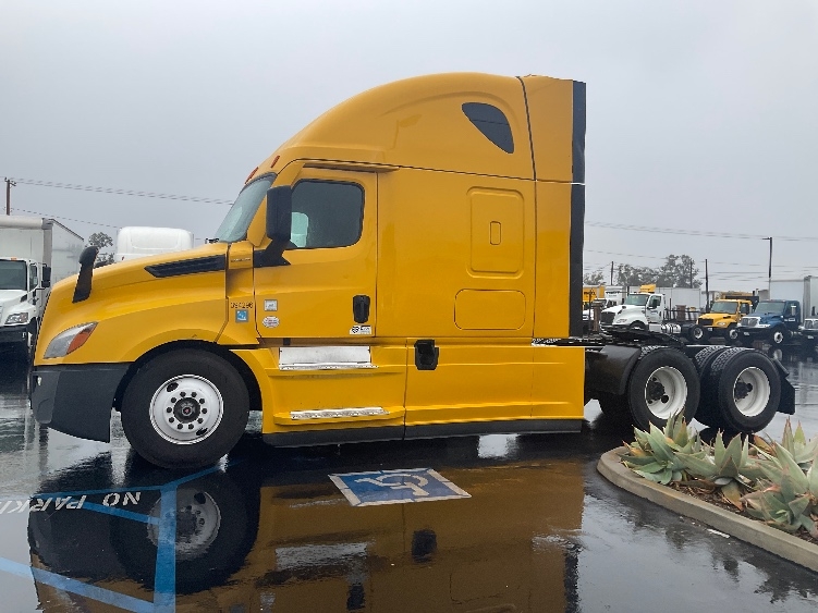 Used 2022 Freightliner Cascadia - photo 6