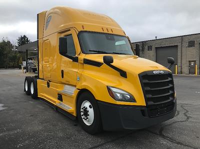 Used 2022 Freightliner Cascadia Detroit DD15AT Semi Truck with Sleeper Cab for sale #394302 - photo 1