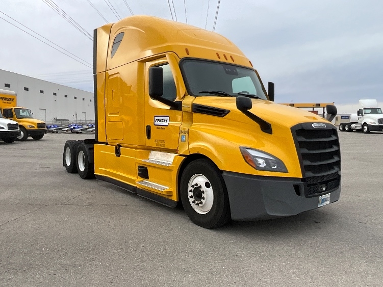 Used 2022 Freightliner Cascadia - photo 1