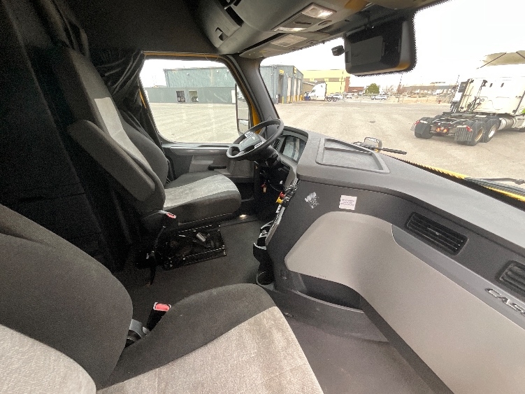 Used 2022 Freightliner Cascadia - photo 17