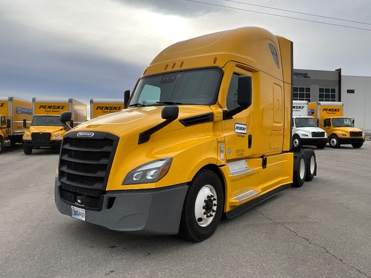 Used 2022 Freightliner Cascadia - photo 5