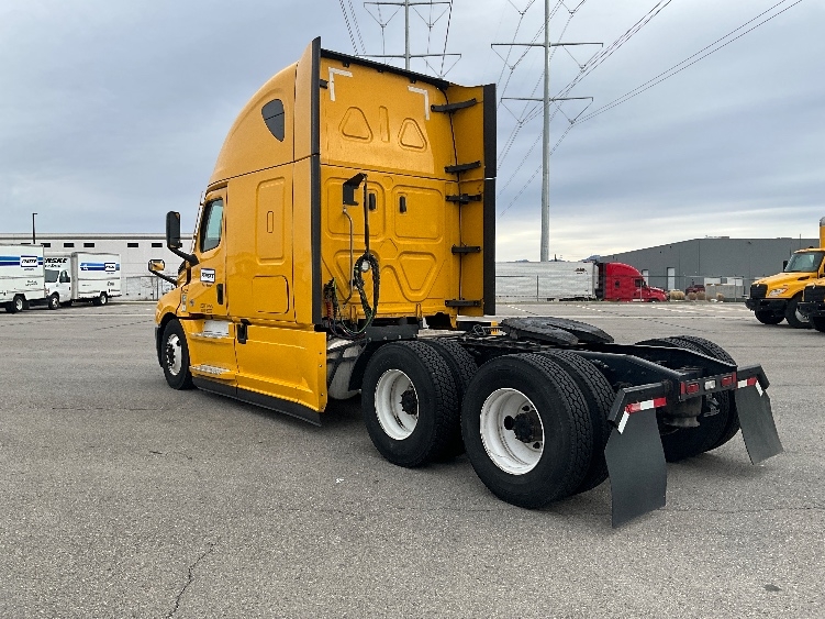 Used 2022 Freightliner Cascadia - photo 7