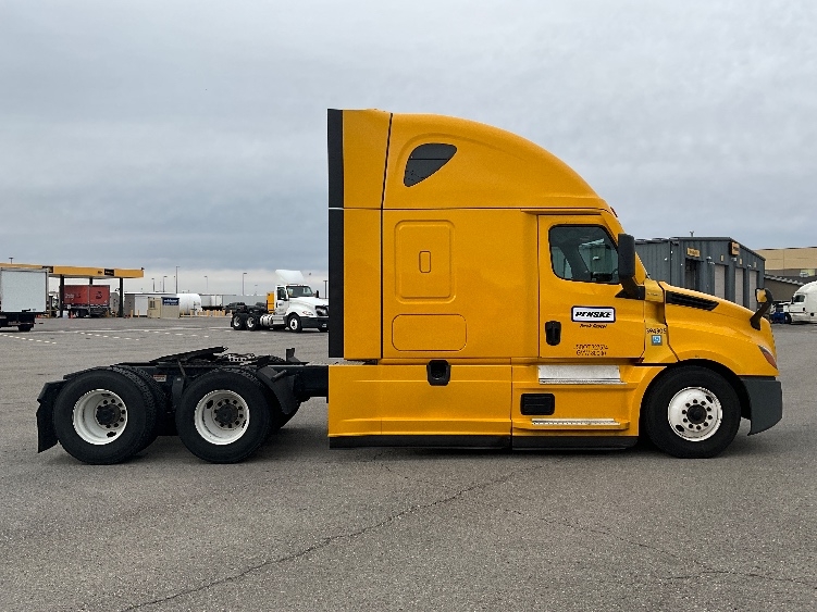 Used 2022 Freightliner Cascadia - photo 10
