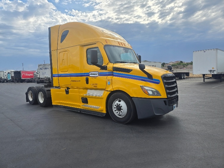 Used 2022 Freightliner Cascadia - photo 1