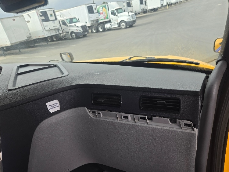 Used 2022 Freightliner Cascadia - photo 16