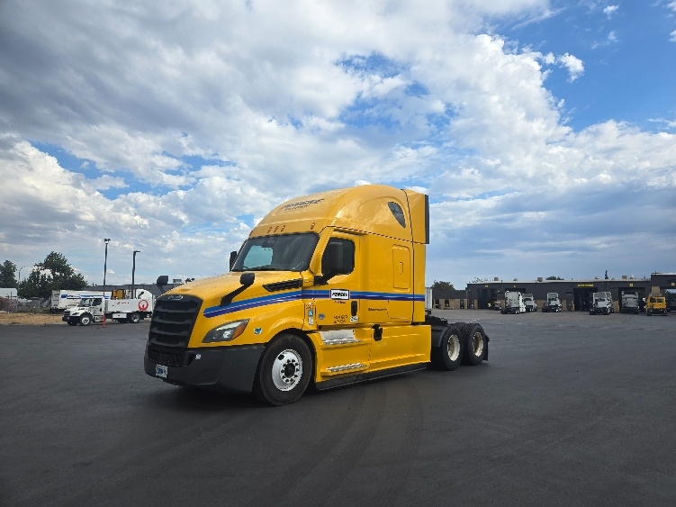 Used 2022 Freightliner Cascadia - photo 5