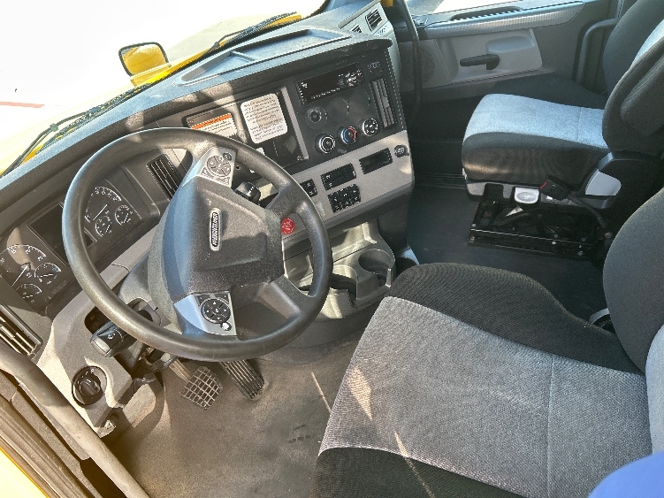 Used 2022 Freightliner Cascadia - photo 12