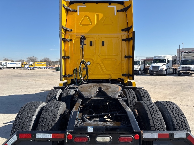 Used 2022 Freightliner Cascadia - photo 8