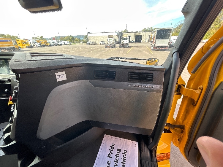 Used 2022 Freightliner Cascadia - photo 15