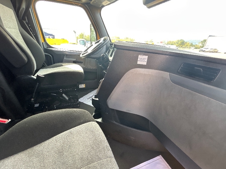 Used 2022 Freightliner Cascadia - photo 16