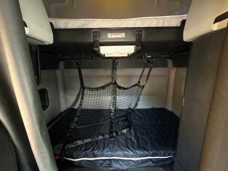 Used 2022 Freightliner Cascadia - photo 17