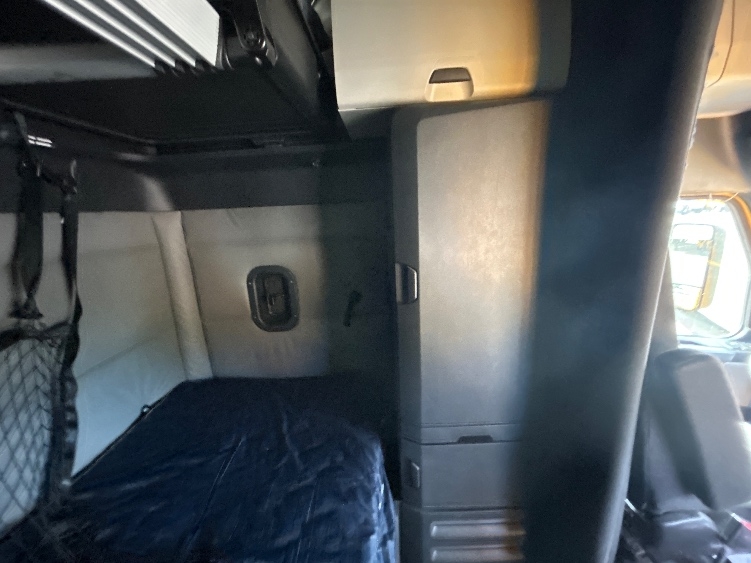 Used 2022 Freightliner Cascadia - photo 19