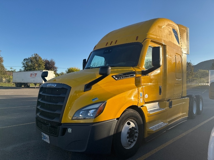 Used 2022 Freightliner Cascadia - photo 5