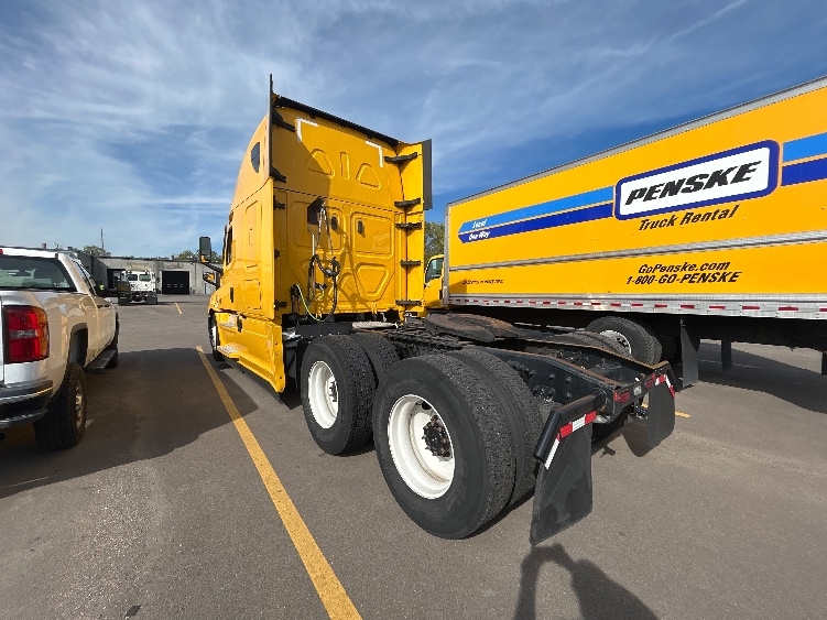 Used 2022 Freightliner Cascadia - photo 6