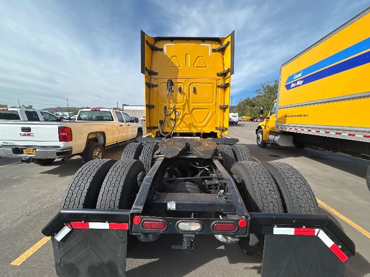 Used 2022 Freightliner Cascadia - photo 7