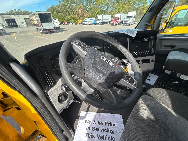 Used 2022 Freightliner Cascadia - photo 11