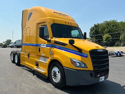 Used 2022 Freightliner Cascadia Detroit DD15AT Semi Truck with Sleeper Cab for sale #394343 - photo 1