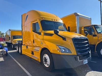 Used 2022 Freightliner Cascadia Detroit DD15AT Semi Truck with Sleeper Cab for sale #394352 - photo 1