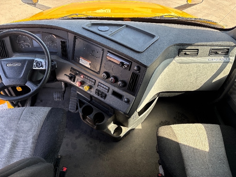 Used 2022 Freightliner Cascadia - photo 14
