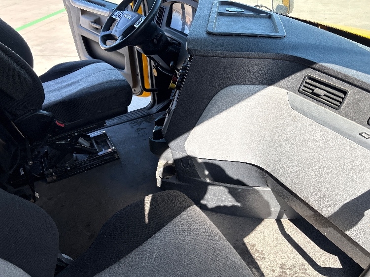Used 2022 Freightliner Cascadia - photo 17