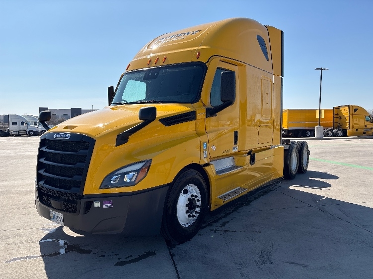 Used 2022 Freightliner Cascadia - photo 5
