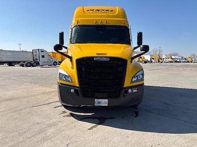 Used 2022 Freightliner Cascadia - photo 1